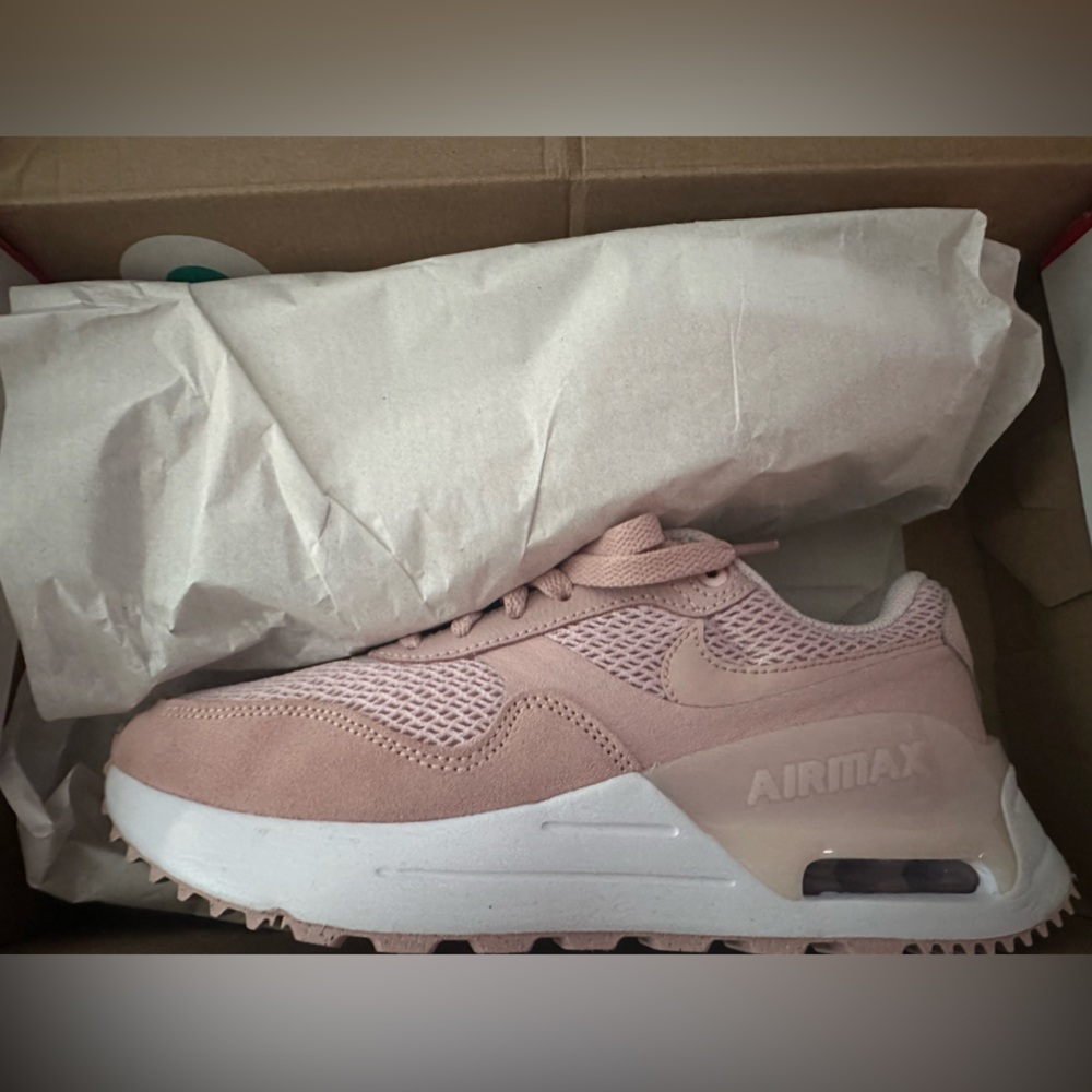 New Nike Women's Air Max System Size 7.5